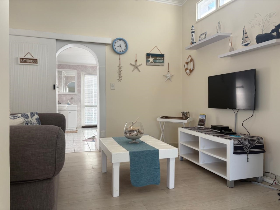 To Let 1 Bedroom Property for Rent in Fish Hoek Western Cape